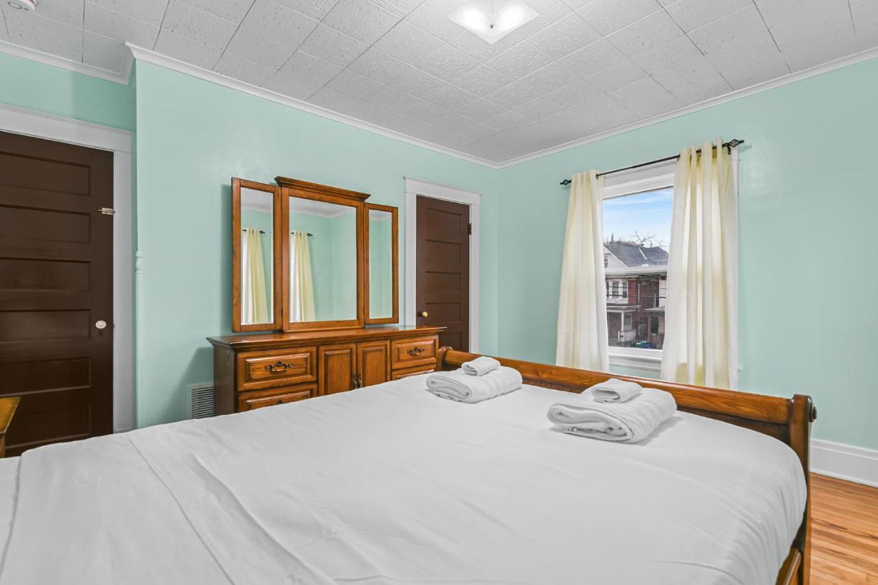 Enchanting Echoes: Oasis Near The Falls Appartement